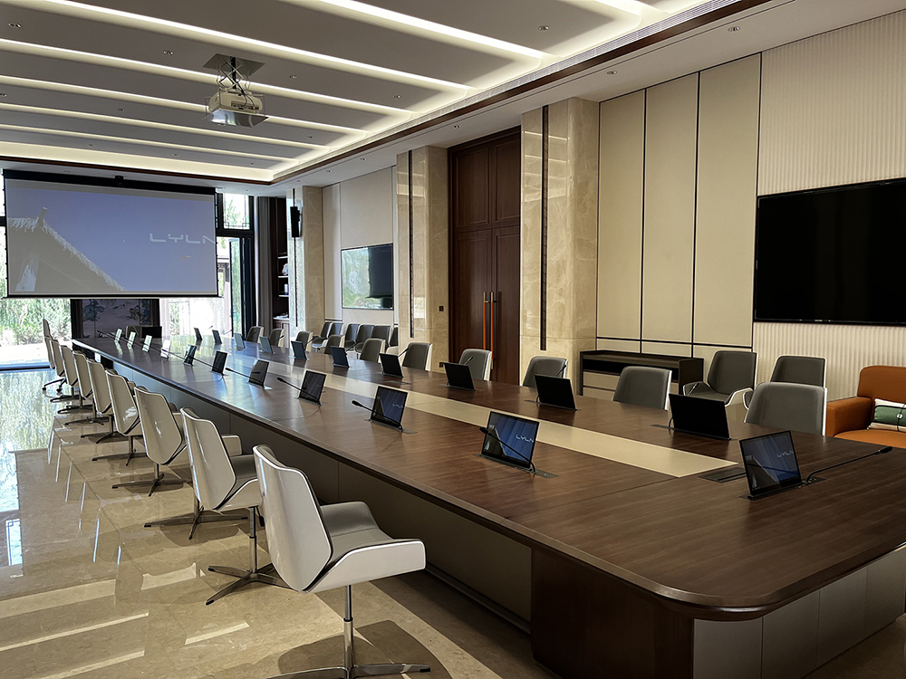 กรณี บริษัท ล่าสุดเกี่ยวกับ จอภาพแบบพับเก็บได้ LYLN ในสเปน